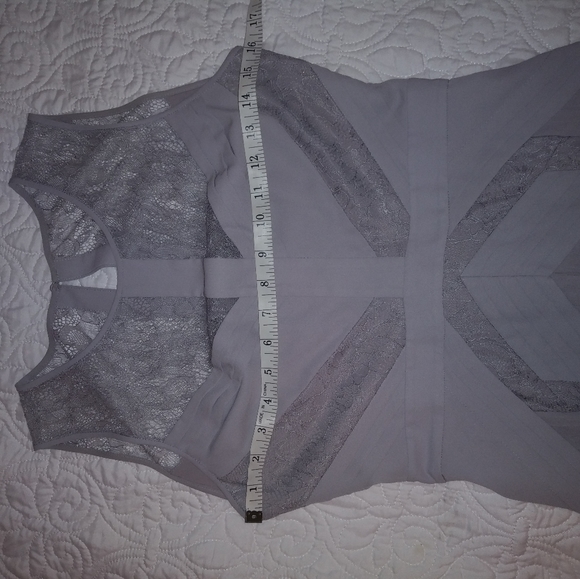 BCBG MAXAZRIA Raya Sleeveless Pleated Lace Dress - Picture 15 of 16